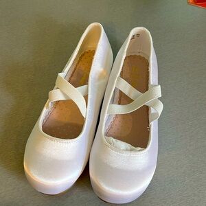 Girls white formal shoes. Brand new, only worn to try on around the house.